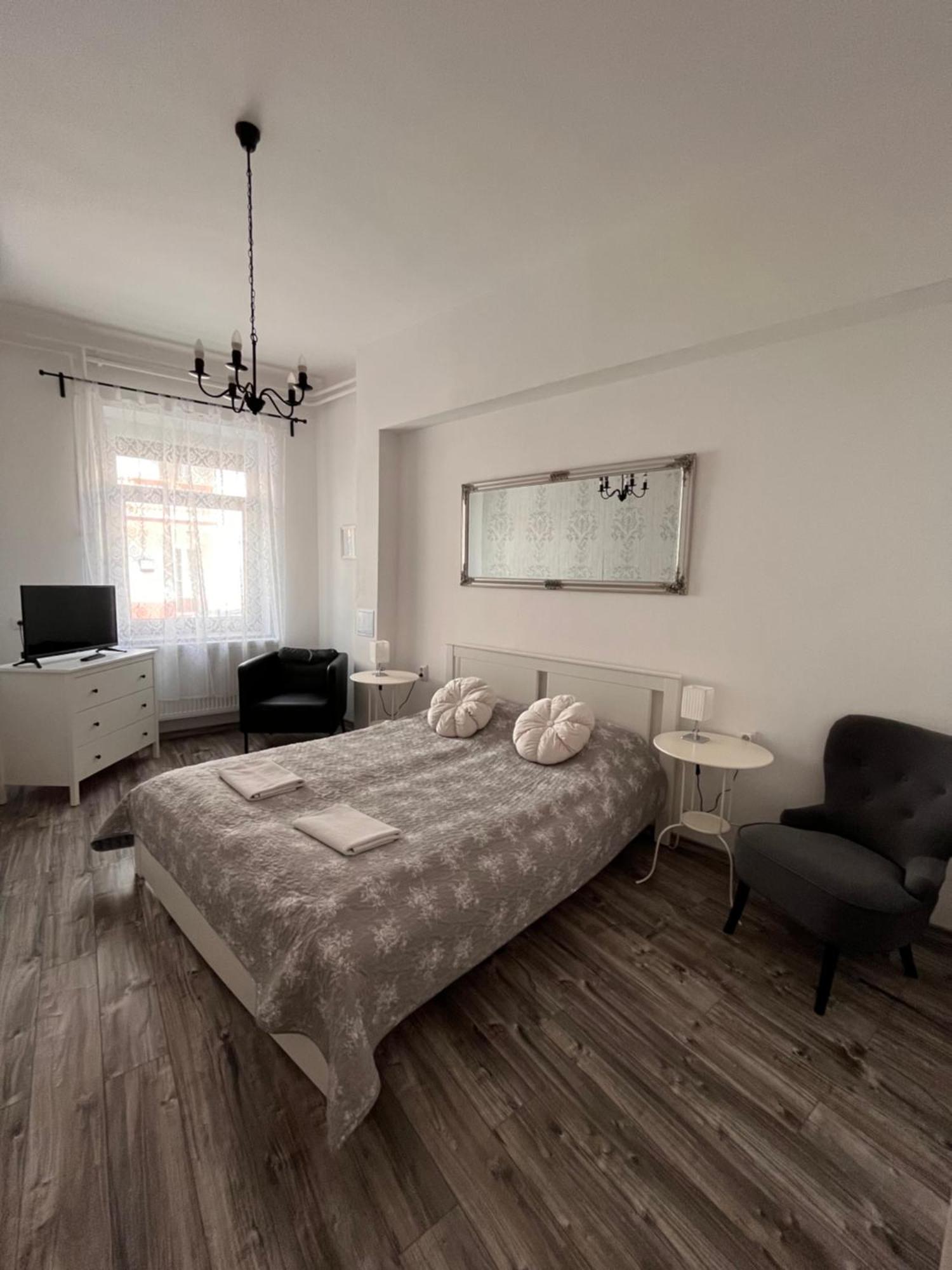 Pacsirta Apartmanház Eger Kültér fotó