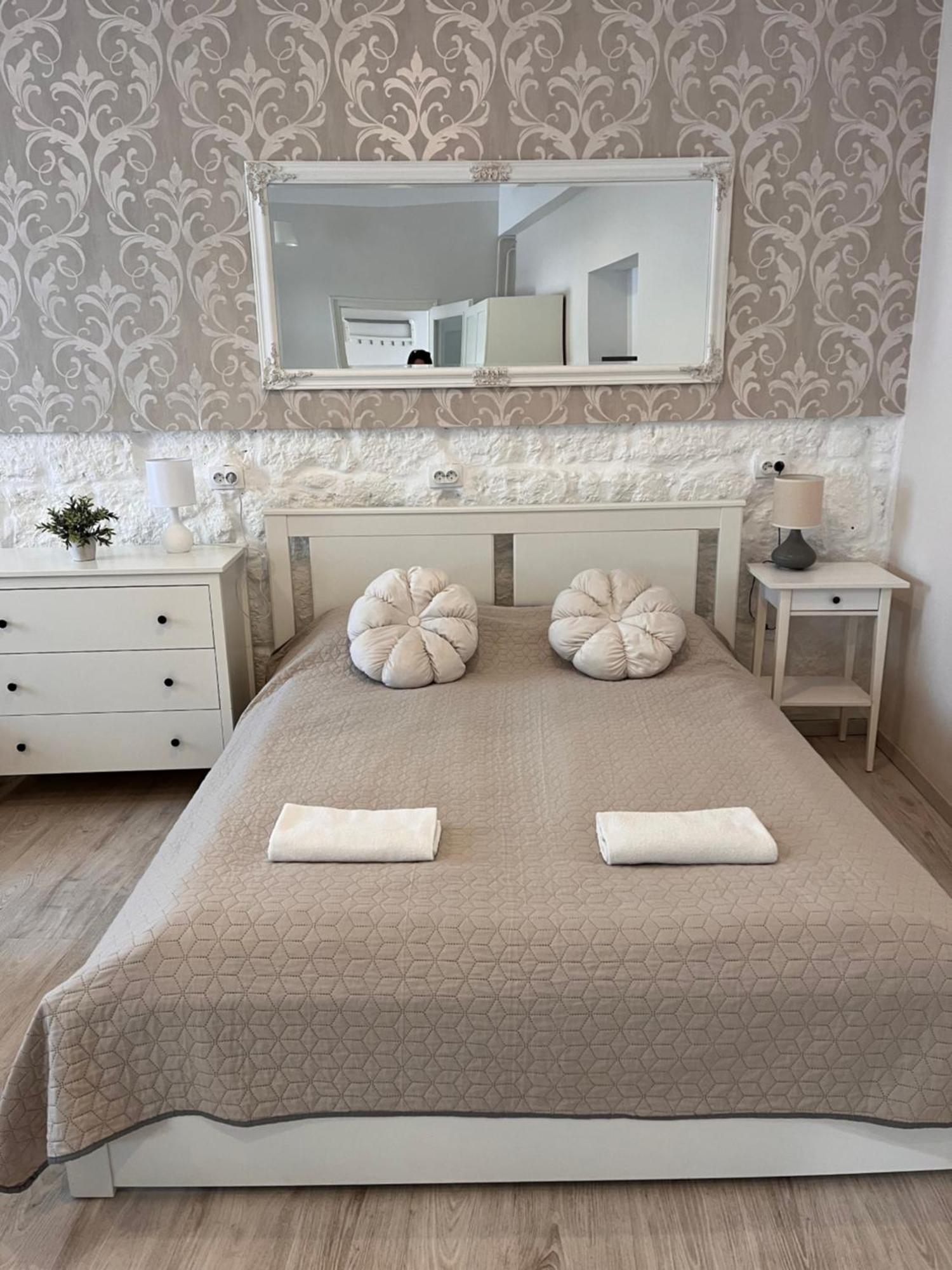 Pacsirta Apartmanház Eger Kültér fotó